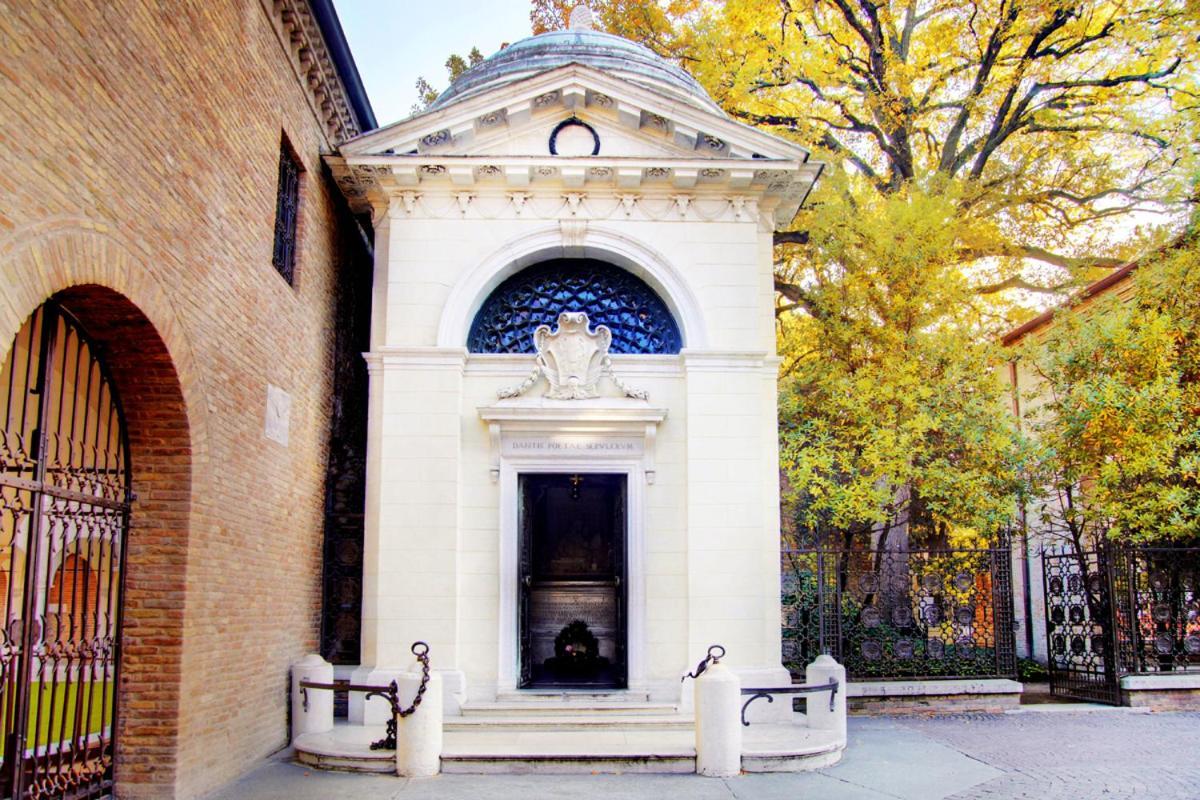 Duomo - City Center Appartamento Elegante Con Suite Ravenna Exterior foto